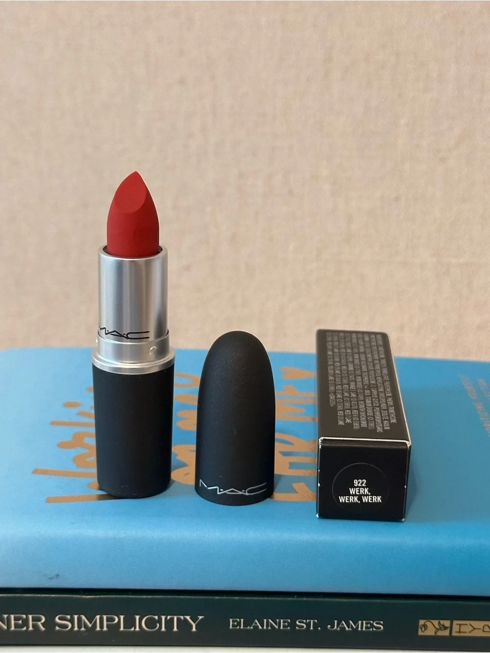 MAC Cosmetics Matte Lipstick in Bold Red (Werk, Werk, Werk 922)